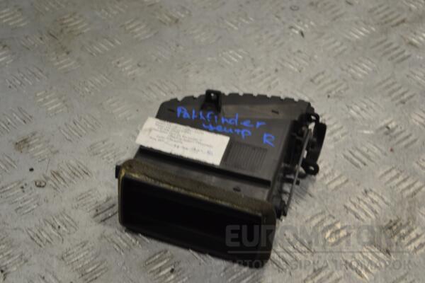 Дефлектор повітряний центральний правий Nissan Pathfinder 2004-2015 68750EB301 171393 - 2