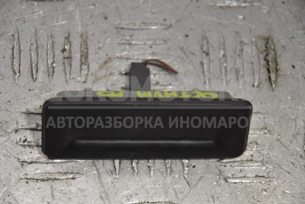 Кнопка відкриття кришки багажника зовнішня Skoda Octavia (A5) 2004-2013 1Z0827574C 220901  euromotors.com.ua