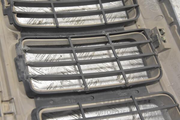 Решетка радиатора (дефект) Jeep Grand Cherokee 1999-2004 0XC05TRMAE 224113 - 3