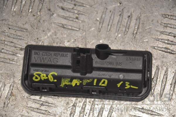 Кнопка відкриття кришки багажника зовнішня Skoda Rapid 2013 6V0827566 242943 - 2