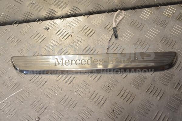 Накладка порога внутрішня передня права Mercedes C-class (W205) 2014-2021 A2056800735 210439 euromotors.com.ua