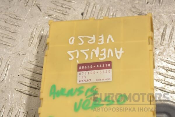 Блок электронный Toyota Avensis Verso 2001-2009 8865044210 210860 - 2