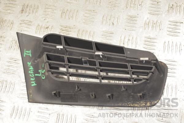 Решітка радіатора ліва 05- Renault Megane (II) 2003-2009 8200746094 211674 - 2
