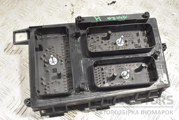 Блок предохранителей Opel Astra (H) 2004-2010 13250231 215800 - 2