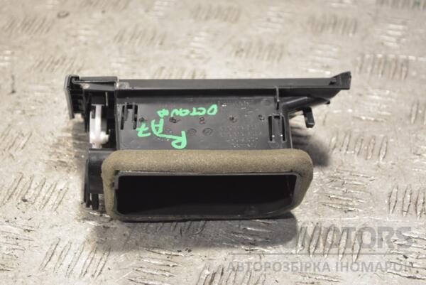 Дефлектор воздушный правый Skoda Octavia (A7) 2013-2020 5E0819702A 217922 - 2