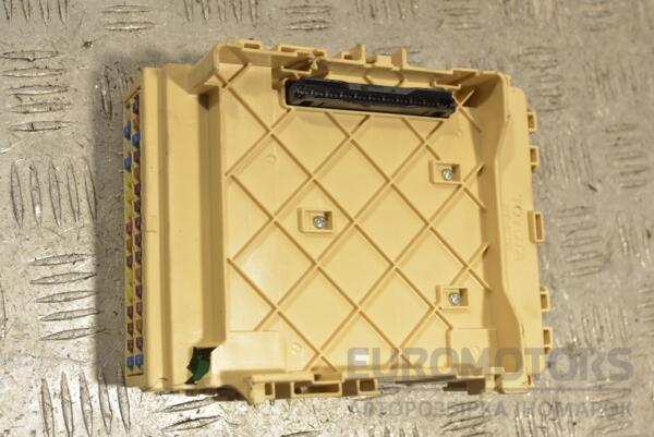 Блок запобіжників (дефект) Toyota Auris (E18) 2012 8273012X80 219169 - 2