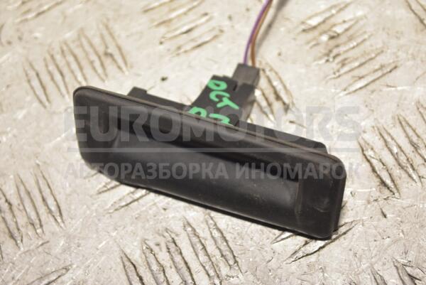 Кнопка відкривання багажника зовнішня Skoda Octavia (A7) 2013 5E0827566 231426