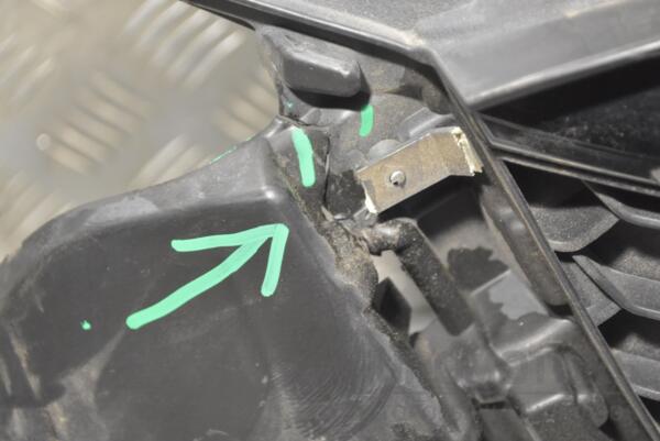 Решетка радиатора (дефект) Mazda CX-5 2012 KD4550712 234720 - 2