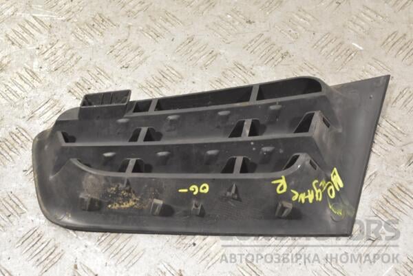 Решетка радиатора правая 06- Renault Megane (II) 2003-2009 8200412380 265464 - 2