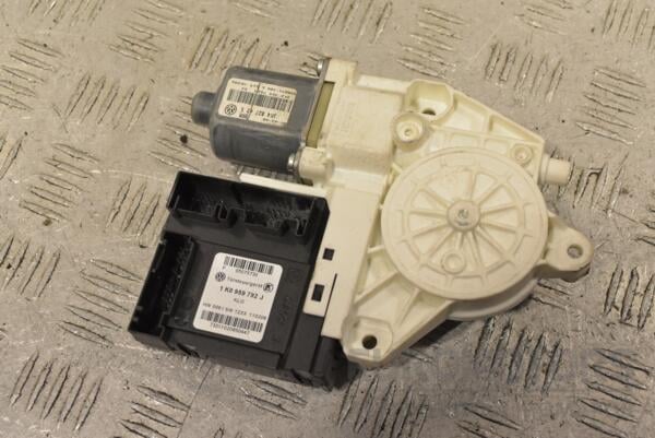 Моторчик стеклоподъемника передний правый VW Golf (V) 2003-2008 1K4837402S 270472 - 2