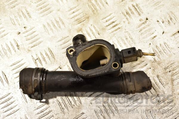 Фланец системы охлаждения VW Caddy 1.9sdi (II) 1995-2004 038121133 275680 - 2