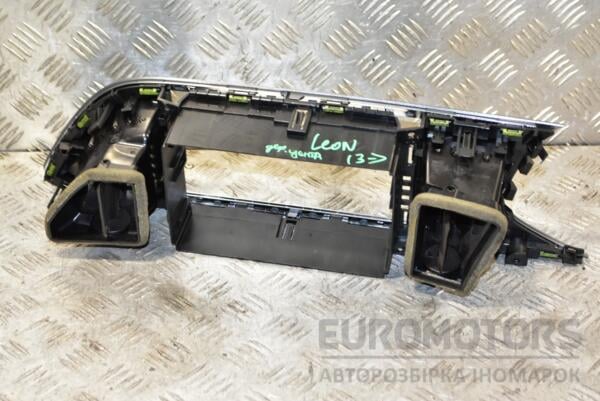 Дефлектор повітряний центральний Seat Leon 2013 5F1819110 290285 - 2