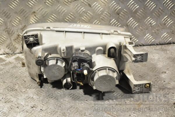 Фара правая Hyundai Trajet 2000-2008 921023A000 317125 - 2