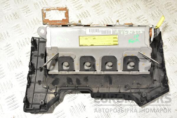 Подушка безопасности колен водителя Airbag Toyota Avensis (III) 2009 320768 - 2