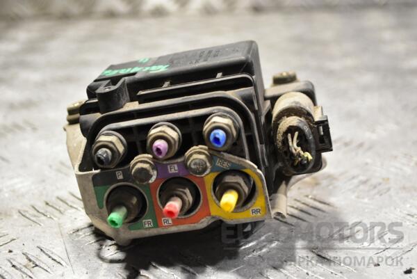 Блок клапанов пневмоподвески VW Touareg 2002-2010 7L0698014 331104 - 2