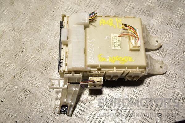 Блок запобіжників Toyota Auris (E15) 2006-2012 8273002150 332044 - 2