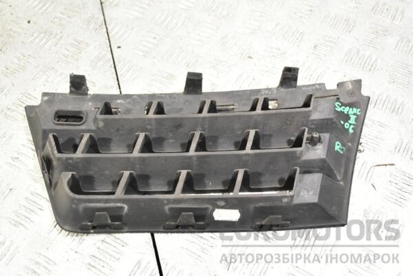 Решетка радиатора правая -06 Renault Scenic (II) 2003-2009 8200140330 333340 - 2