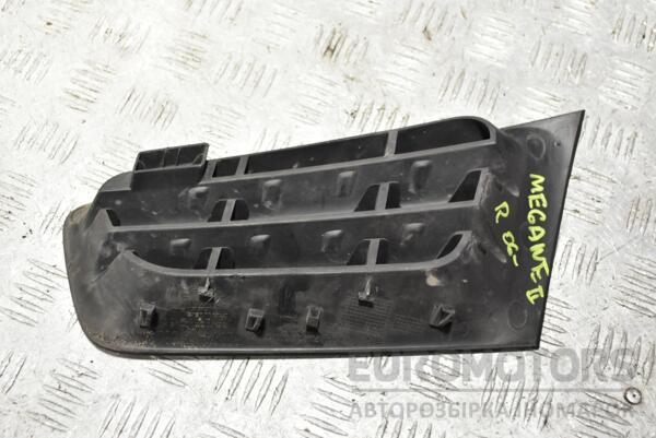 Решетка радиатора правая 06- Renault Megane (II) 2003-2009 8200412380 333693 - 2
