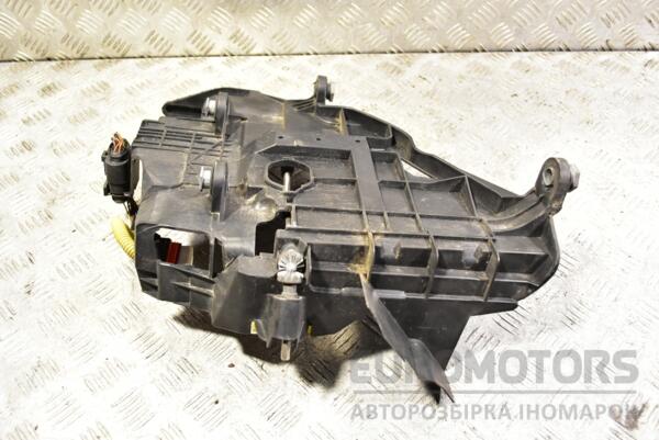 Кронштейн фары правый -07 VW Touareg 2002-2010 347869 - 2