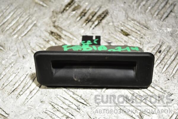Кнопка открывания крышки багажника наружная Skoda Fabia 2007-2014 5J0827566E 353395 euromotors.com.ua