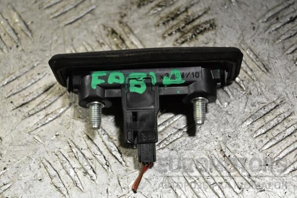 Кнопка открывания крышки багажника наружная Skoda Fabia 2007-2014 5J0827566E 353493 euromotors.com.ua