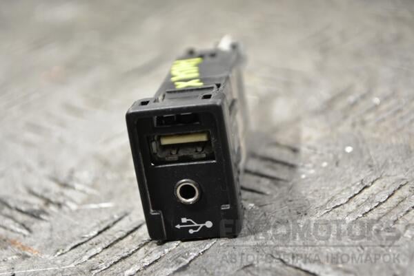 Роз'єм USB / AUX Toyota Hilux 2004-2015 861900K010 367803 euromotors.com.ua