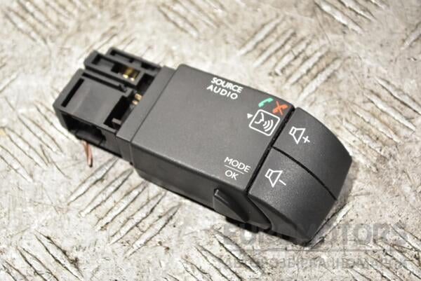 Подрулевой переключатель магнитолы Renault Duster 2010 367919 euromotors.com.ua