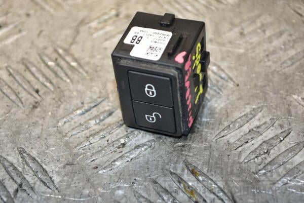 Кнопка центрального замка Land Rover Discovery Sport 2014-2019 FK7214017BB 368182 euromotors.com.ua