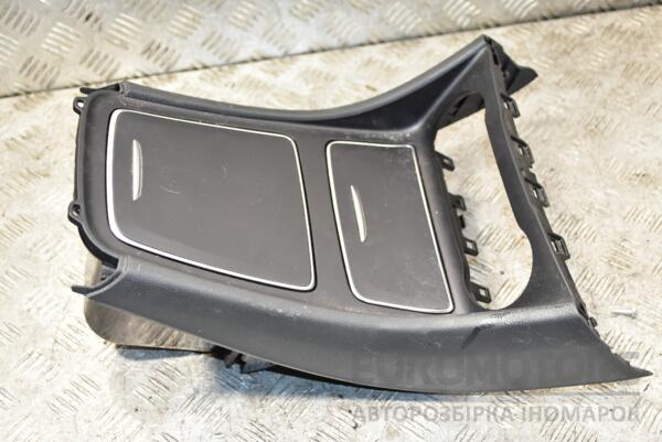 Бардачок центральный Mercedes A-class (W176) 2012-2018 A1766804600 370786 euromotors.com.ua