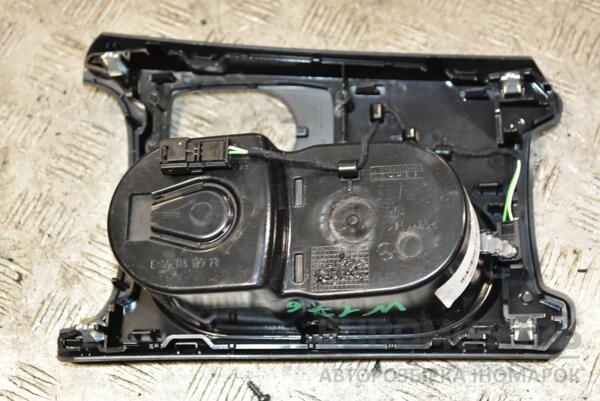 Підсклянник Mercedes A-class (W176) 2012-2018 A1766801610 370804 - 2