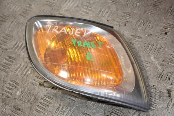 Поворотник правый Hyundai Trajet 2000-2008 923023A0 379784 euromotors.com.ua