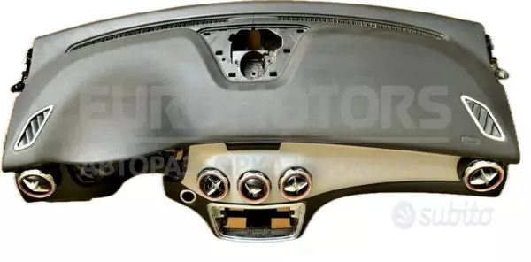 Центральна панель приладів Mercedes GLA-Class 1.6T 16V (X156) 2013 it-10114 Бензин euromotors.com.ua