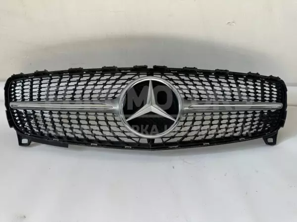 Решетка радиатора Mercedes A-class 1.5cdi (W176) 2012-2018 A1768881760 it-10384 Дизель euromotors.com.ua