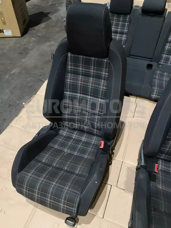 Салон весь комплект VW Golf 2.0 16V TSI (VI) 2008-2013 it-11109 Бензин - 3