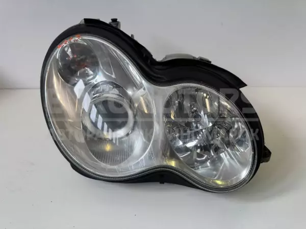Правая ксеноновая фара Mercedes C-class 2.2cdi (W203) 2000-2007 A2038203861 it-11157 Дизель euromotors.com.ua