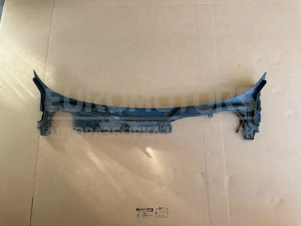 Решетка под лобовым стеклом Land Rover Evoque 2.0d 2018 K8D2-4105-A it-10588 Дизель euromotors.com.ua