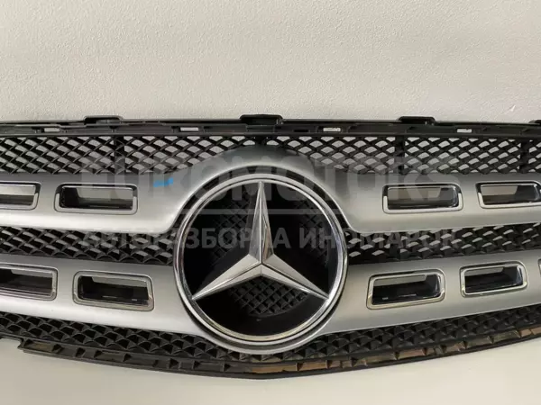 Верхняя решетка радиатора Mercedes GLA-Class 1.6T 16V (X156) 2013 a1568880400 it-10765 Бензин - 2