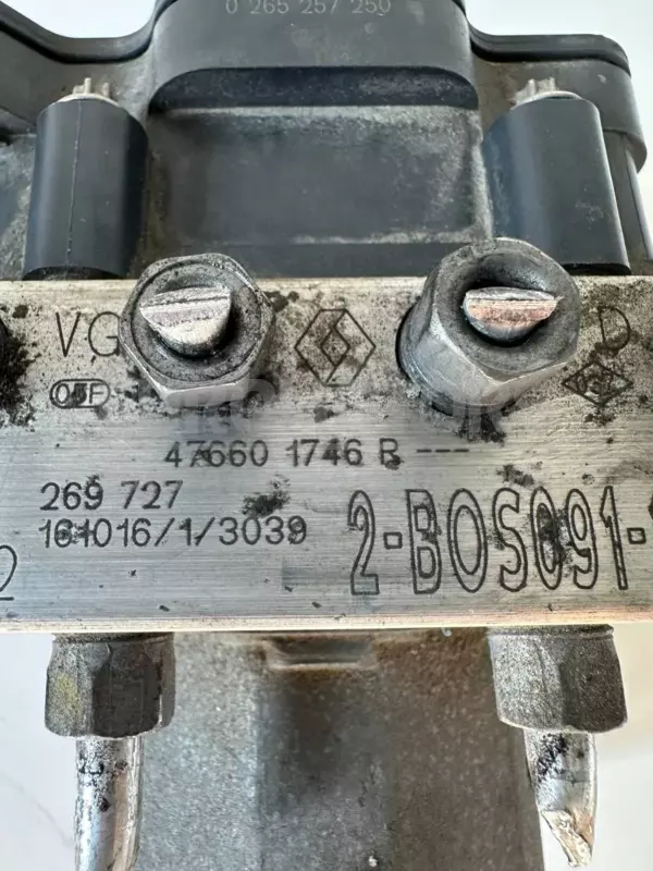 Блок управления ABS (Насос). Renault Duster 1.5dCi 2010 476601746B it-10383 Дизель - 4