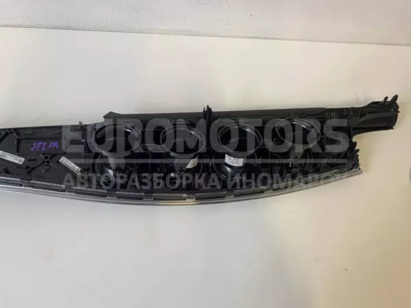 Рамка повітроводу панелі приладів Mercedes E-class 2.0 cdi (W213) 2016 A2136809100 it-11433 Дизель - 4