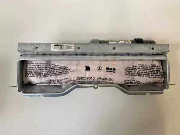 Нижня подушка безпеки (коліно) Mercedes C-class 2.2cdi (W204) 2007-2015 305669599 it-11434 Дизель - 3