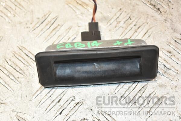Кнопка открывания крышки багажника наружная электр Skoda Fabia 2007-2014 5J0827566E 383420 euromotors.com.ua
