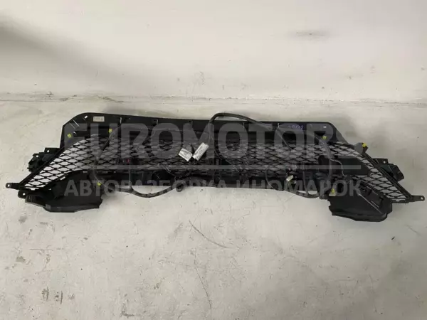 Решетка переднего бампера Land Rover Evoque 2.0d 2018 K8D2-17F791 it-11758 Дизель euromotors.com.ua