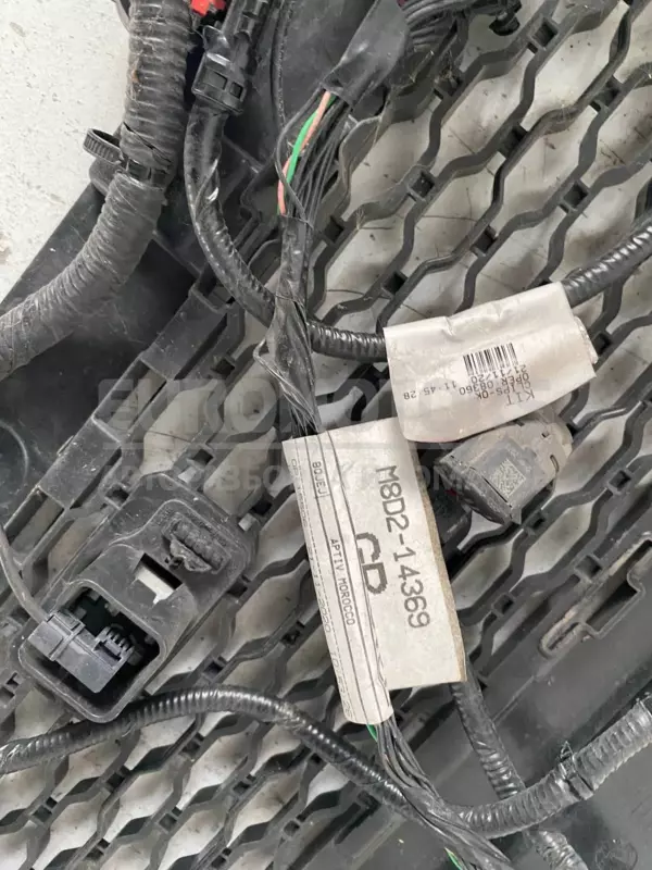 Решітка переднього бампера Land Rover Evoque 2.0d 2018 K8D2-17F791 it-11758 Дизель - 2