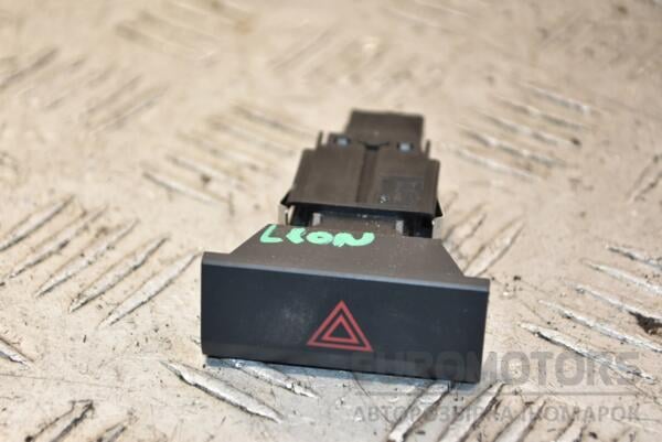 Кнопка аварийки Seat Leon 2013 5F0953235A 384854 euromotors.com.ua