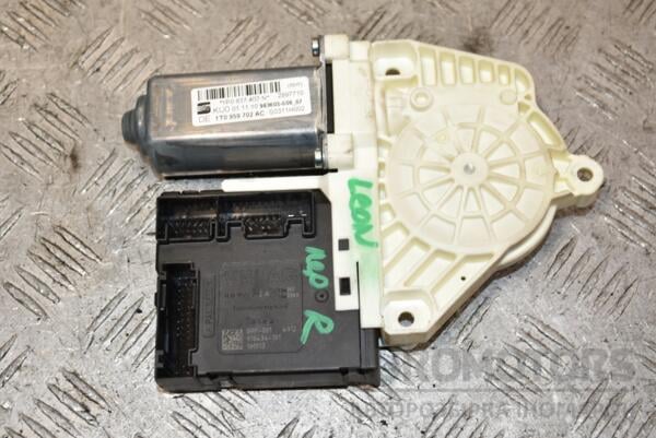 Моторчик стеклоподъемника передний правый Seat Leon 2006-2013 1P0837402N 387743 euromotors.com.ua