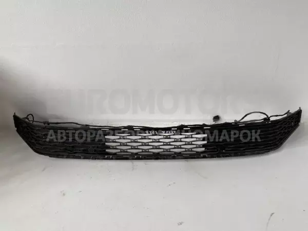 Решетка бампера с датчиками парковки Skoda Karoq 2.0tdi 2017 57A853677C it-12484 Дизель euromotors.com.ua