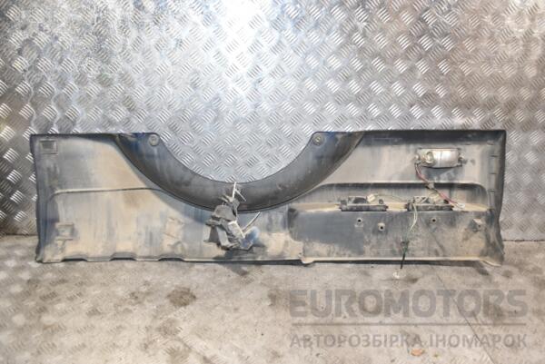 Накладка крышки багажника нижняя (дефект) Toyota Rav 4 2000-2005 7681142170 389261 - 2