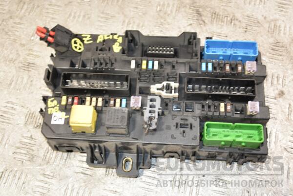Блок запобіжників Opel Zafira (B) 2005-2011 13220831 390469 euromotors.com.ua