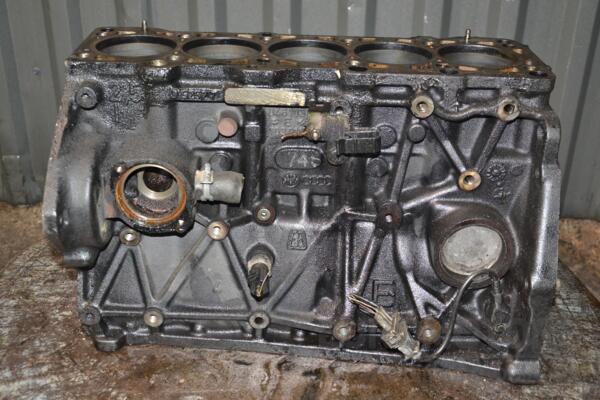 Блок двигателя (дефект) VW Transporter 2.5tdi (T4) 1990-2003 046103021E 393716 euromotors.com.ua