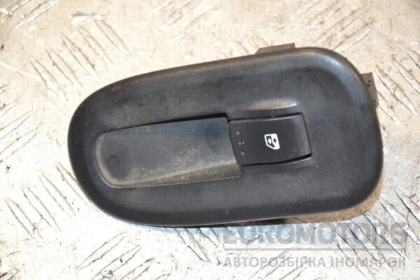 Кнопка стеклоподъемника передняя правая Nissan Interstar 2010 8200476809 394135 euromotors.com.ua